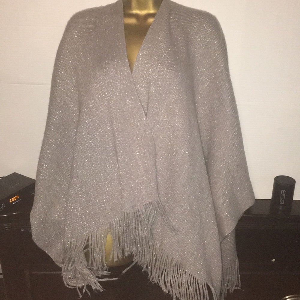 Metallic fringe wrap